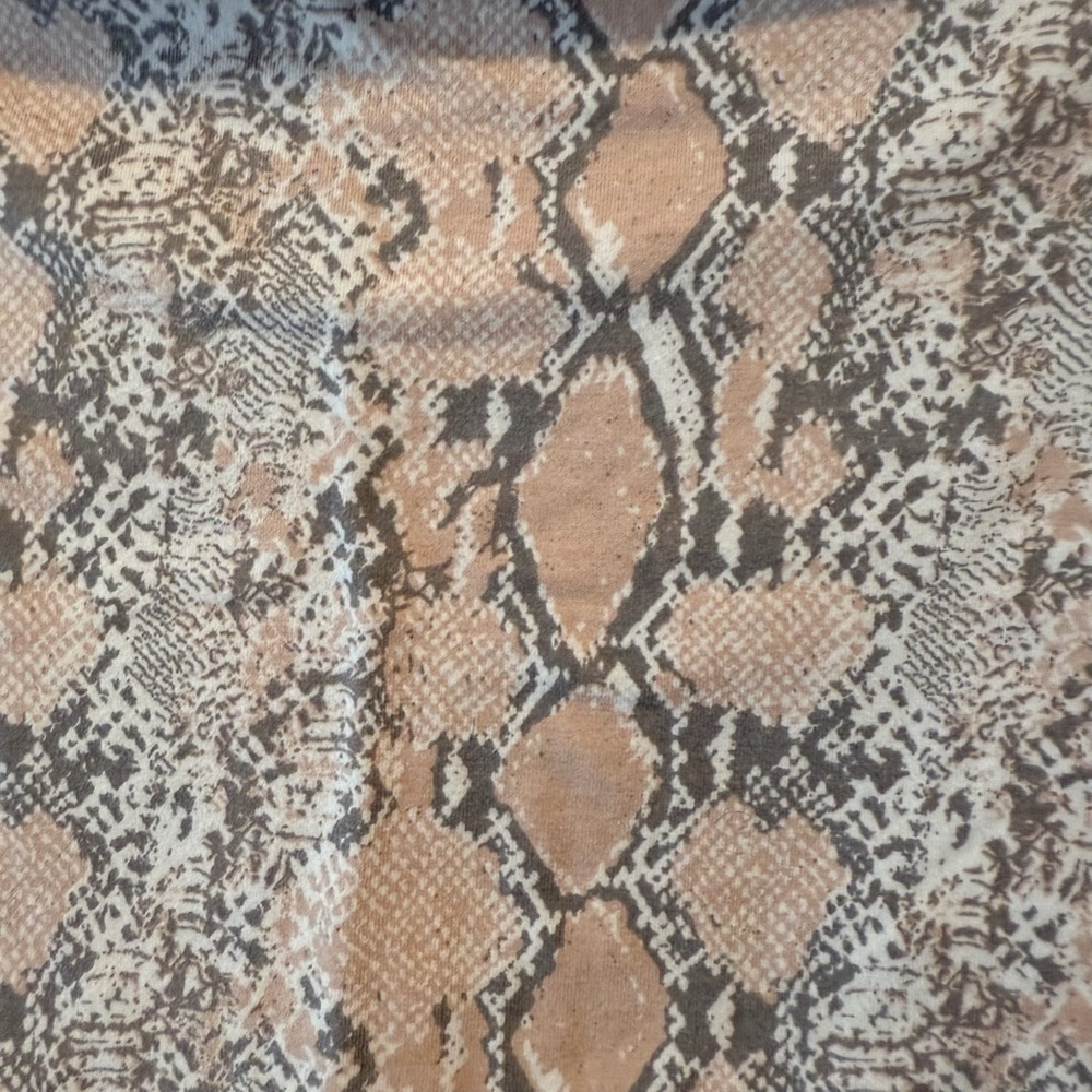 American Eagle Women’s Snakeskin Coral and Grey Crop Top Sz S - Picture 3 of 5